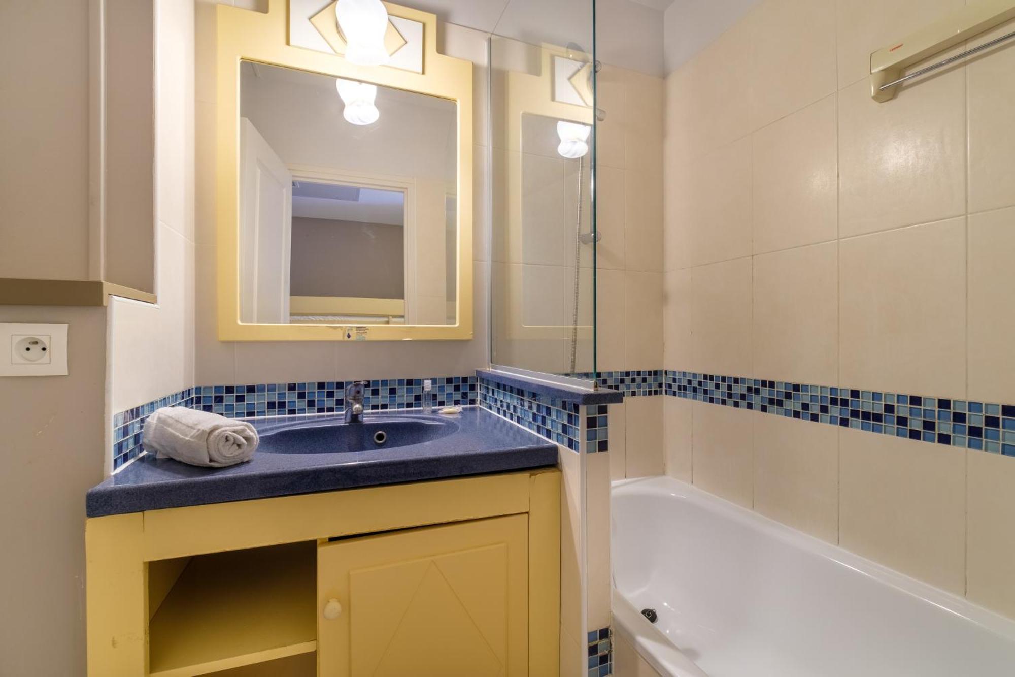 Résidence Héliotel Marine Saint-Laurent-du-Var Extérieur photo
