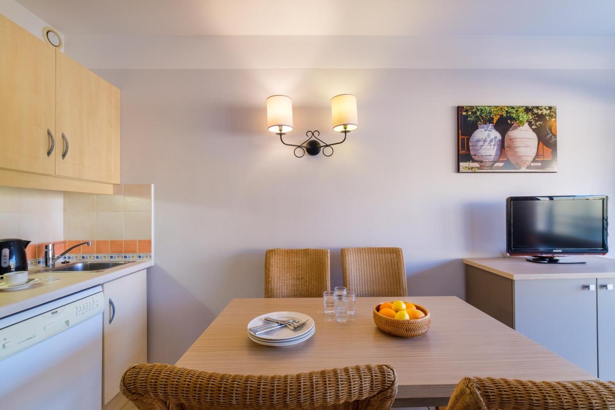 Résidence Héliotel Marine Saint-Laurent-du-Var Extérieur photo