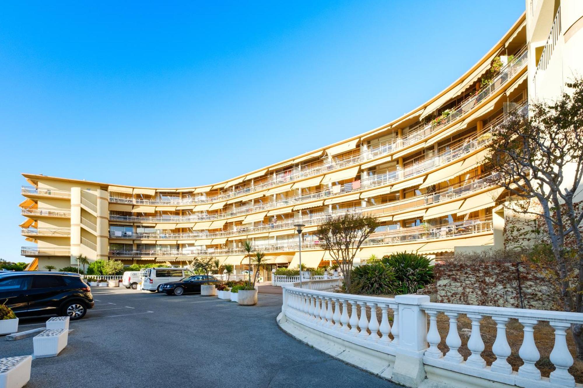 Résidence Héliotel Marine Saint-Laurent-du-Var Extérieur photo